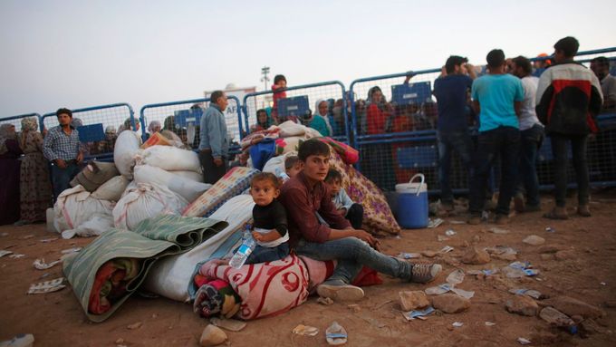 Uprchlíci na syrsko-turecké hranici.