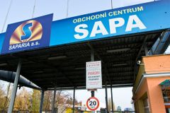 Při kontrole v tržnici Sapa zadržela policie čtyři hledané osoby a cizince bez dokladů