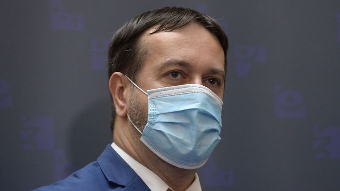 Epidemiolog Rastislav Maďar skončil na vlastní žádost coby člen pracovní skupiny ministra zdravotnictví pro uvolňování karanténních opatření.