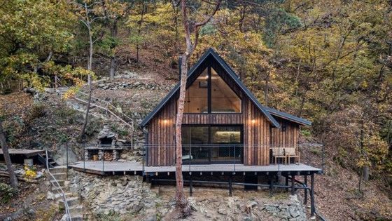 Chata stvořená pro ticho a klid. U Vltavy je místo, které si drží odstup od spěchu