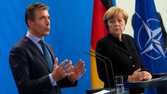 Šéf NATO Rasmussen a Angela Merkelová v Berlíně