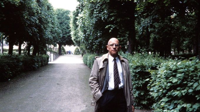 Michel Foucault při návštěvě pařížského Musée Rodin v květnu 1984, krátce před smrtí.