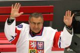 Nejúspěšnějším českým hokejistou v bojích o Stanley Cup je legendární útočník z Českých Budějovic JAROSLAV POUZAR. Ten jako jediný u nás může hrdě tvrdit: Hrál jsem v jednom útoku s Waynem Gretzkym. Po jeho boku získal "Svatý grál" v letech 1984 a 85, bez legendy s číslem 99 na dresu pak v roce 1988.