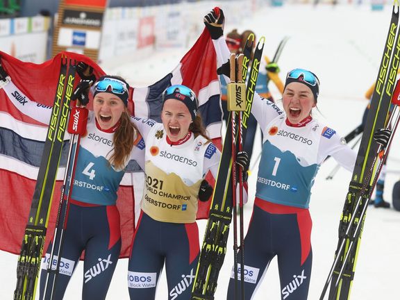 MS v klasickém lyžování 2021, medailistky z premiérového závodu sdruženářek: Marte Leinanová Lundová (vlevo), Gyda Westwoldová Hansenová a Mari Leinanová Lundová.