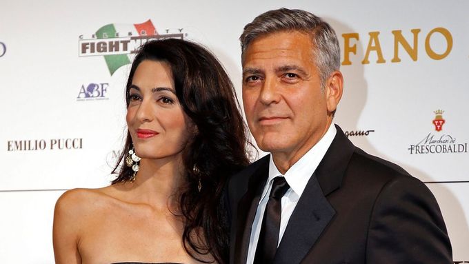Americký herec George Clooney s manželkou, britskou právničkou Amal Alamuddinovou.