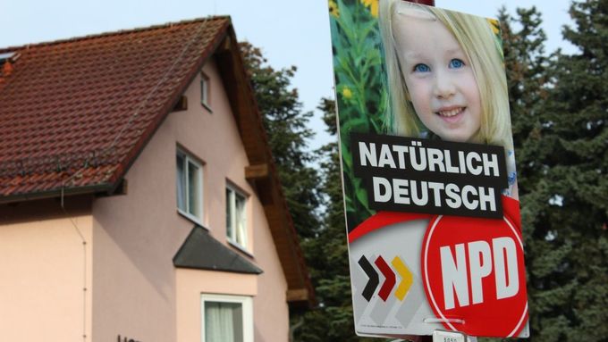 "Samozřejmě německá." Předvolební plakát krajně pravicové NPD v Bad Schandau.