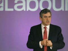 Kauza poslaneckých náhrad, na něž někteří členové Dolní sněmovny neměli nárok, vyplula na povrch za premiéra Gordona Browna a přispěla k volební porážce labouristů