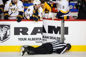 VIDEO Sekera do tváře, zákeřné hity. Za co padaly v NHL největší tresty?