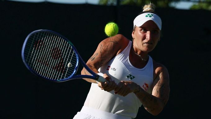 Markéta Vondroušová v utkání 1. kola Wimbledonu 2025