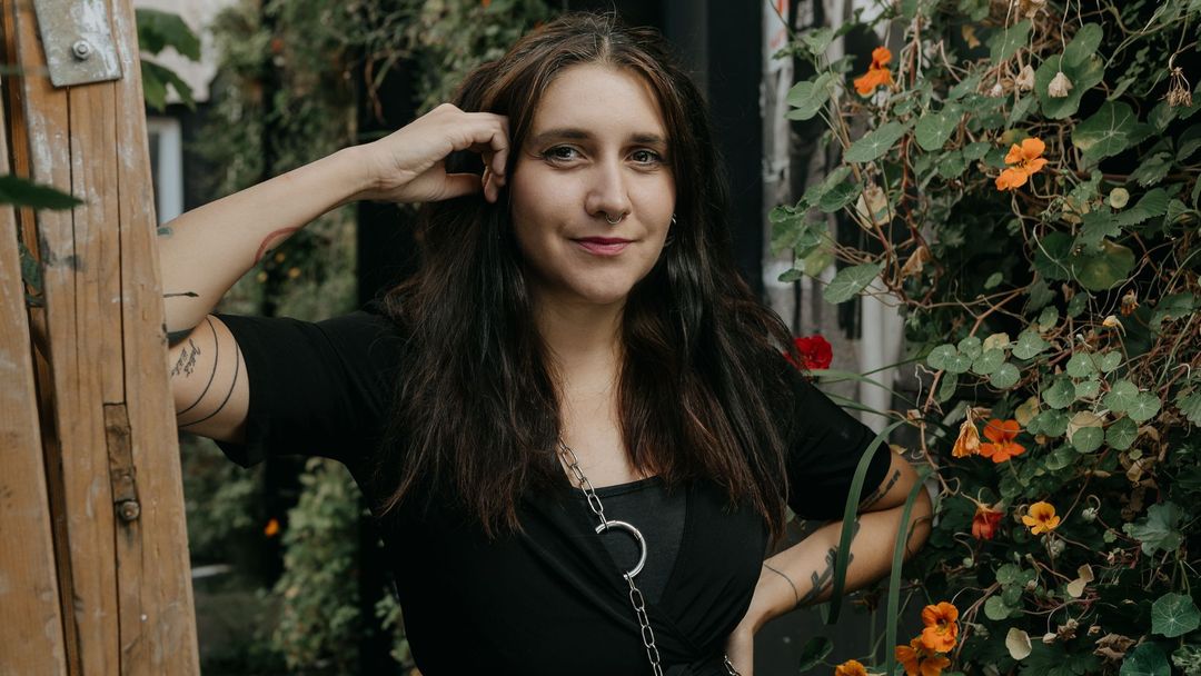 "Celá naše historie má významné feministické postavy a trochu jsme na ně zapomněli," říká novinářka a dokumentaristka Apolena Rychlíková.