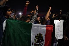 Mexičané v USA mají strach z Trumpa. Příbuzným domů na jih poslali více peněz