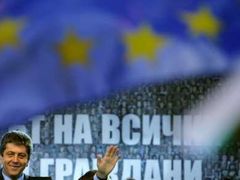 Georgi Parvanov, dosavadní prezident má podle průzkumů největší šanci volby vyhrát, ale až v druhém kole.