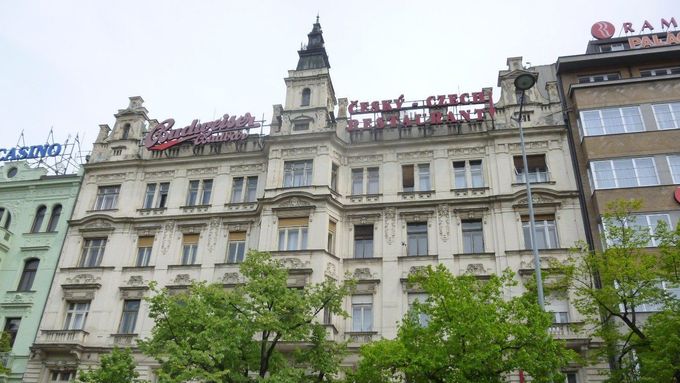 Dům na Václavském náměstí 39 byl postaven v roce 1906 a sloužil a dodnes slouží především k bydlení, je zde 40 bytů.