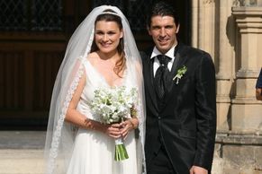 Svatba celebrit, brankář Buffon si na Vyšehradě vzal Alenu Šeredovou