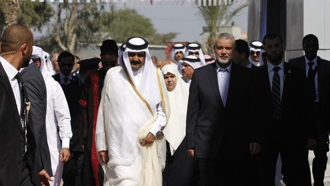 Vzácnou návštěvu přišel přivítat sám šéf vlády Hamásu Ismáíl Haníja (vpravo).