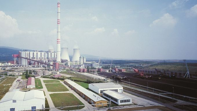 Obrazem: Vysloužilá elektrárna Prunéřov se odpojuje. Její místo zaplní solární panely