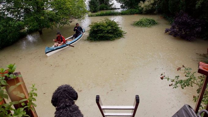 Záplavy hlásí i Maďarsko. Nagymaros na slovenské hranici.