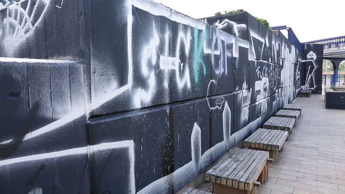 Spousta lidí, co dělají ilegální graffiti, má v sobě jistou pokoru a vztah k městu, říká organizátor návštěvy berlínských sprejerů Štěpán Soukup. Jde podle něj o důkaz lásky k městu, nikoli nenávist