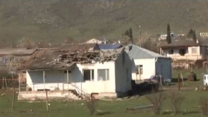 Poničené domy v oblasti Náhorního Karabachu