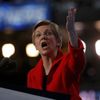 Elizabeth Warrenová během projevu na sjezdu Demokratů v Philadelphii