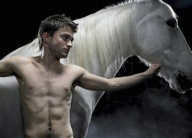 Daniel Radcliffe v představení Equus