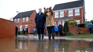 Jeremy Corbyn u Conisbroughu, který zachvátily záplavy.