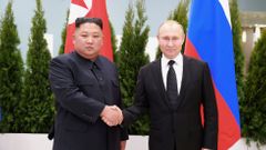Kim Čong-un na návštěvě Vladivostoku, kde se sešel s Vladimirem Putinem.
