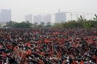 Během posledních dvou let byla čínská města doslova zavalena miliony jízdních kol, určených ke sdílení.