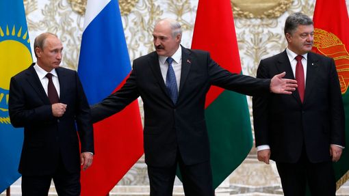 Prezidenti Ruska, Běloruska a Ukrajiny Vladimir Putin, Alexandr Lukašenko a Petro Porošenko v Minsku.