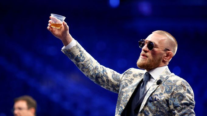 Conor McGregor se svou whiskey
