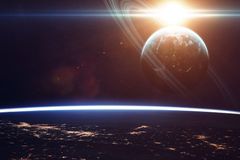 Bavorsko plánuje vesmírný program za miliardy. Kritici se smějí kolážím s premiérem