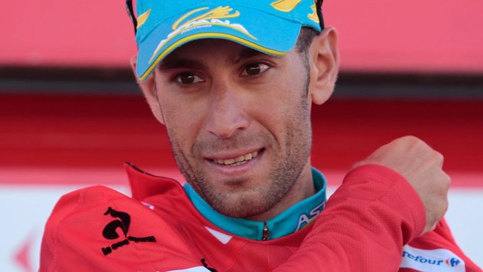 Vincenzo Nibali si po čtvrtém místě v časovce opět oblékl červený dres pro vedoucího muže průběžného pořadí.