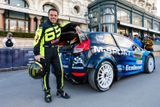 Monako tradičně láká VIP osobnosti. Pro změnu ve Fordu se svezl motocyklový šampion Loris Capirossi, dobře známý českým fanouškům z Masarykova okruhu.