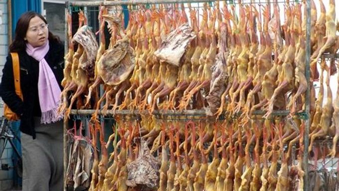 Kuřecí pařátky jsou v Číně vyhledávanou pochoutkou.