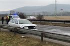 Na D10 u Mladé Boleslavi se srazilo pět aut a sanitka. Dva lidé jsou zranění