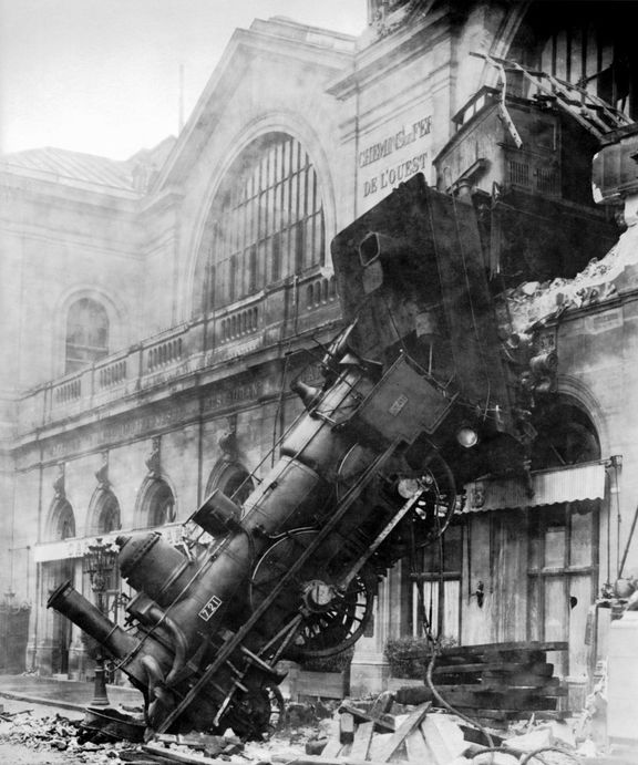 Vlak na pařížském nádraží v Montparnasse vykolejil v úterý 22. října roku 1895.