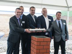 Výstavba skladu pro Amazon v Dobrovízi byla oficiálně zahájena.