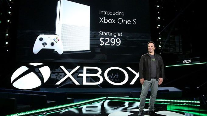 Phil Spencer představuje Xbox One S