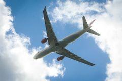 Anonym nahlásil v letadle do Prahy teroristy s bombou