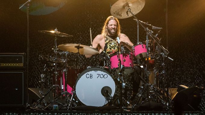 Taylor Hawkins míval na koncertech Foo Fighters několikaminutové sólo. Záznam z festivalu Rock in Rio, 2019. Foto: ČTK/AP