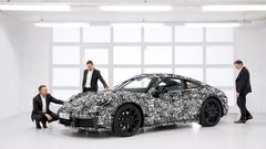 První snímek nové generace Porsche 911.