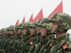Čínská armáda je podezřelá z elektronické špionáže na ministerstvech USA a Německa.