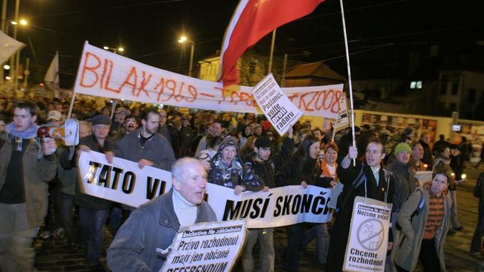 Boj proti radaru v Čechách starostům nestačí, chtějí do Bruselu