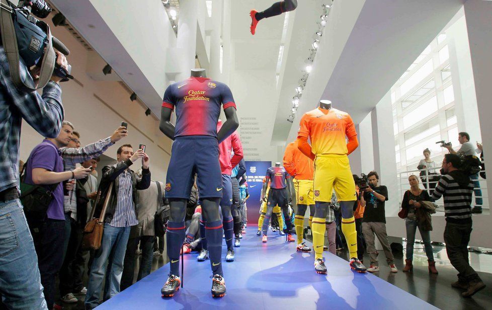Nové dresy španělského klubu FC Barcelona před sezónou 2012/13.