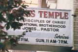 V roce 1955 se Jim Jones odklonil od evangelické církve a ve stejném roce založil vlastní sektu, kterou pojmenoval Chrám lidu (v originále The Peoples Temple, v překladu někdy také Svatyně lidu). Ta volala po sociální rovnosti, rasové snášenlivosti a právech pro chudé.