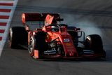 Scuderia zůstala i po druhém čtyřdenním testování na čele výsledkové listiny. Ale Sebastian Vettel byl jen tři tisíciny vteřiny před Hamiltonem.