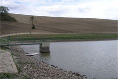 Mostecko trápí sucho, vodohospodáři zakázali odběr vody