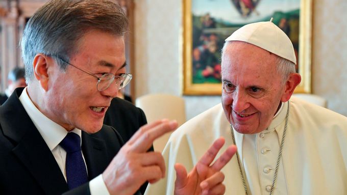 Jihokorejský prezident Mun Če-in s papežem Františkem.