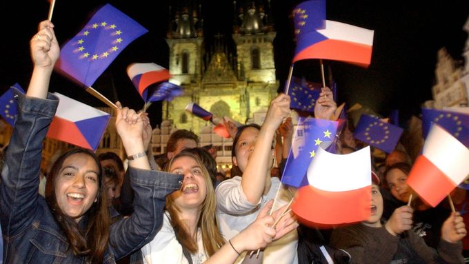 Oslavy vstupu do EU na Staroměstském náměstí v Praze.