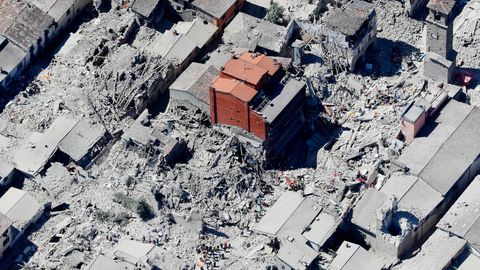 Zemětřesení zničilo jedno z nejkrásnějších měst Itálie. Dokazují to i záběry z dronu